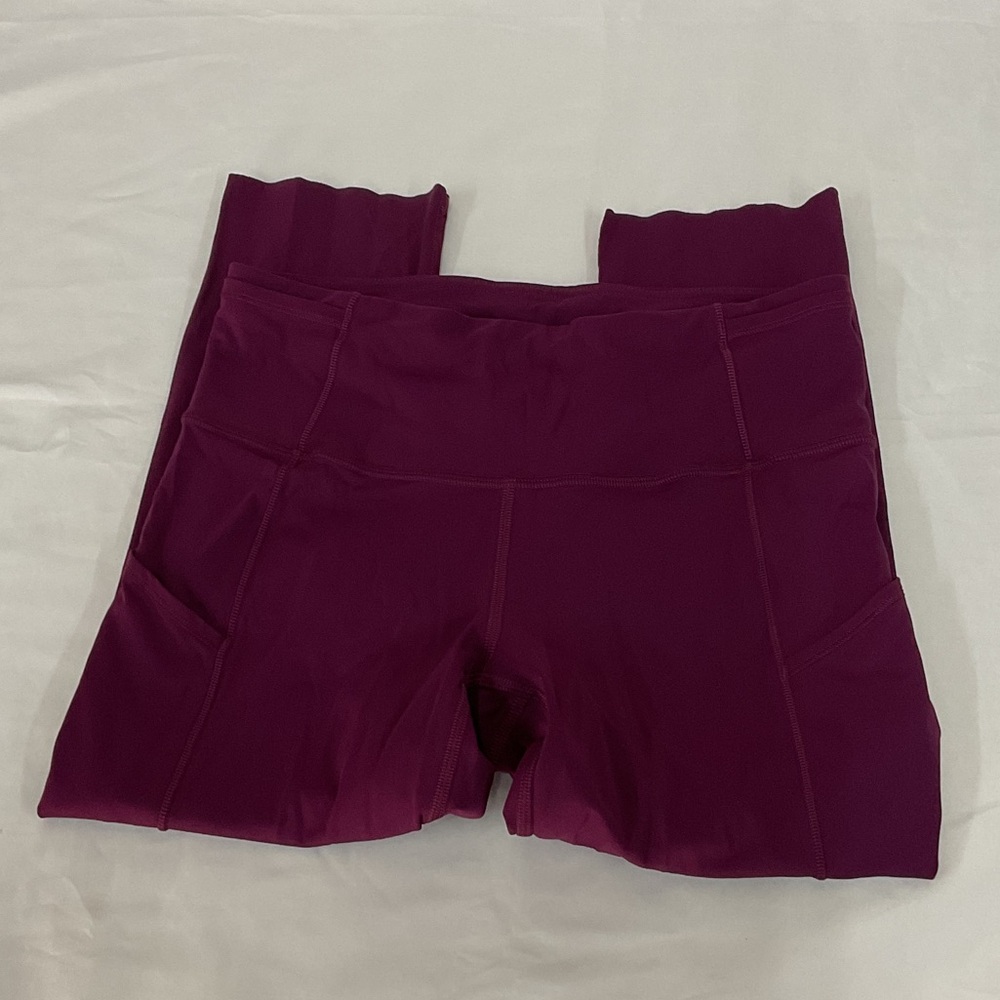 EUC Woman’s plum colored Lululemon workout leggings